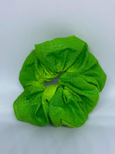 Load image into Gallery viewer, 🤚HAND MADE  SCRUNCHIES