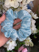 Load image into Gallery viewer, 🤚HAND MADE  SCRUNCHIES