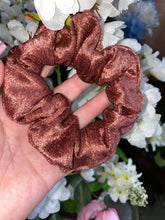 Load image into Gallery viewer, 🤚HAND MADE  SCRUNCHIES