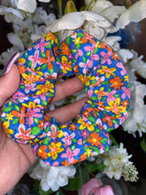 Load image into Gallery viewer, 🤚HAND MADE  SCRUNCHIES