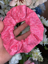 Load image into Gallery viewer, 🤚HAND MADE  SCRUNCHIES