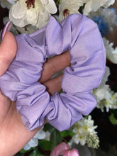 Load image into Gallery viewer, 🤚HAND MADE  SCRUNCHIES
