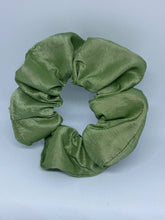Load image into Gallery viewer, 🤚HAND MADE  SCRUNCHIES