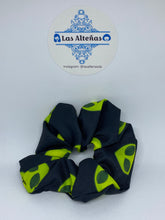 Load image into Gallery viewer, 🤚HAND MADE  SCRUNCHIES