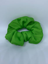 Load image into Gallery viewer, 🤚HAND MADE  SCRUNCHIES